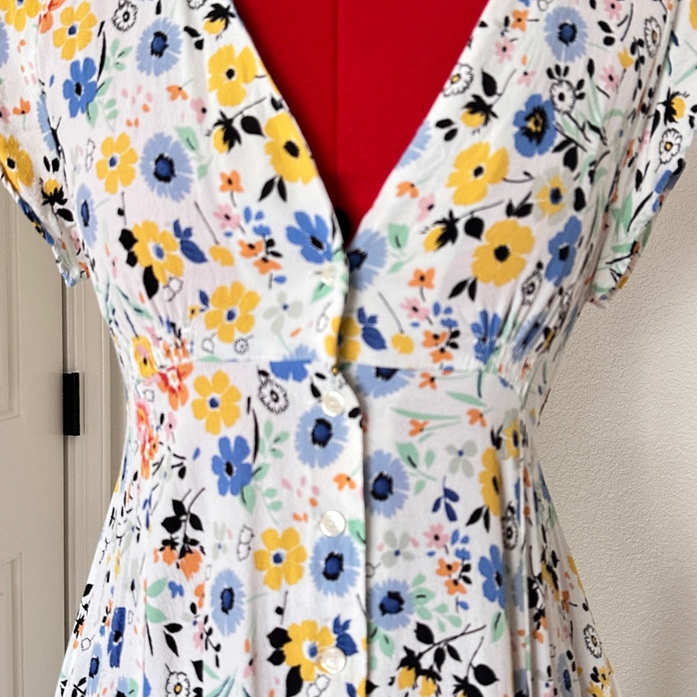 Zara Basic Chic Floral Button-Front Mini Dress sm… - image 2